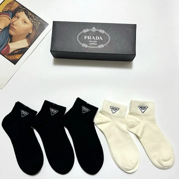 スーパーコピー プラダ 靴下