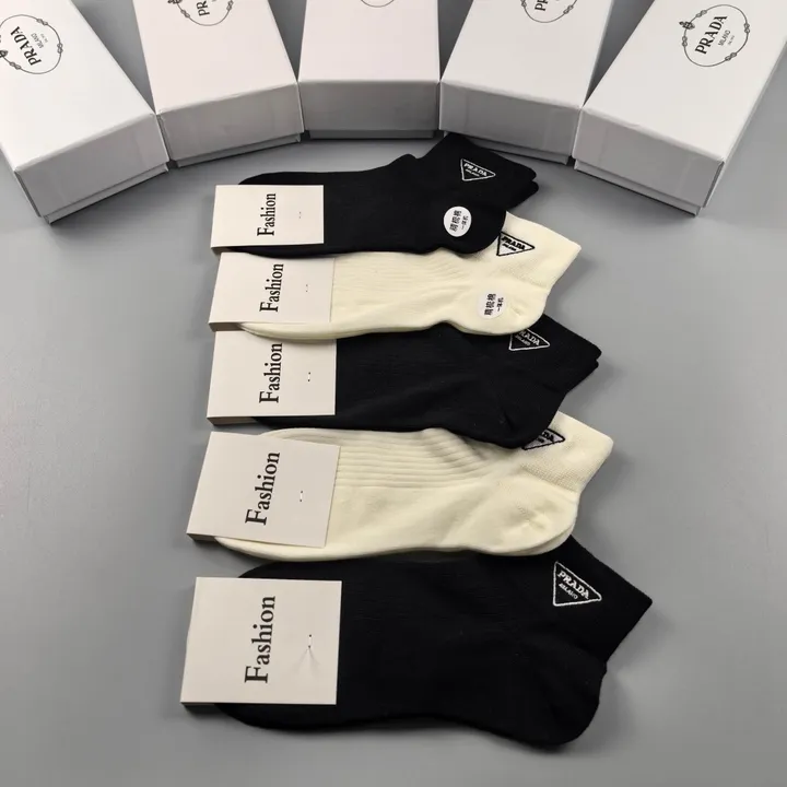 スーパーコピー プラダ 靴下