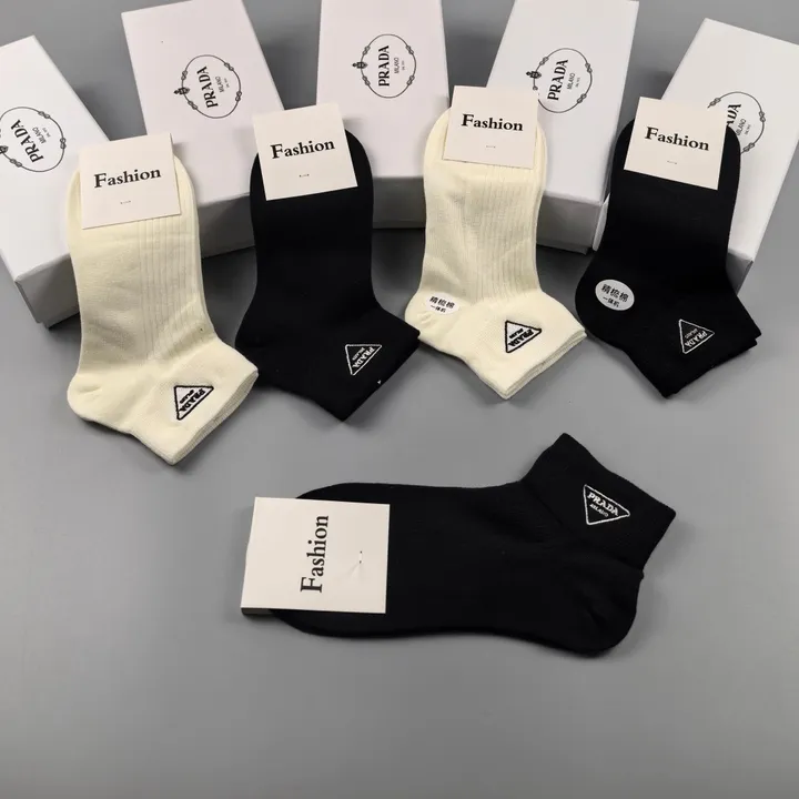 スーパーコピー プラダ 靴下