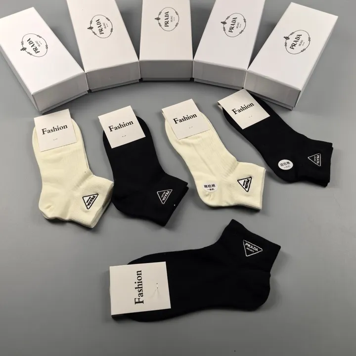 スーパーコピー プラダ 靴下