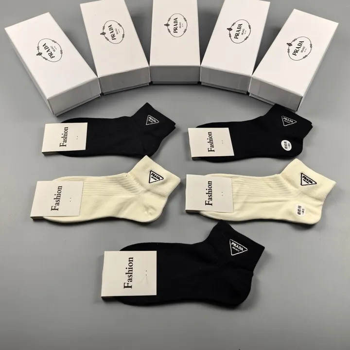 スーパーコピー プラダ 靴下