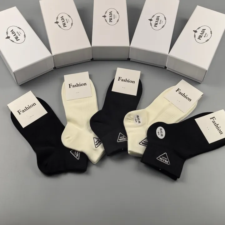 スーパーコピー プラダ 靴下