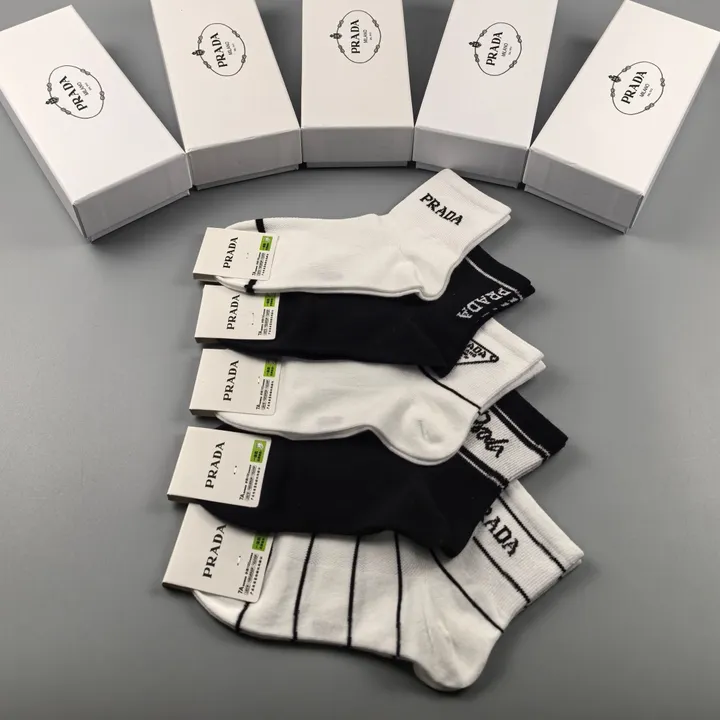 スーパーコピー プラダ 靴下