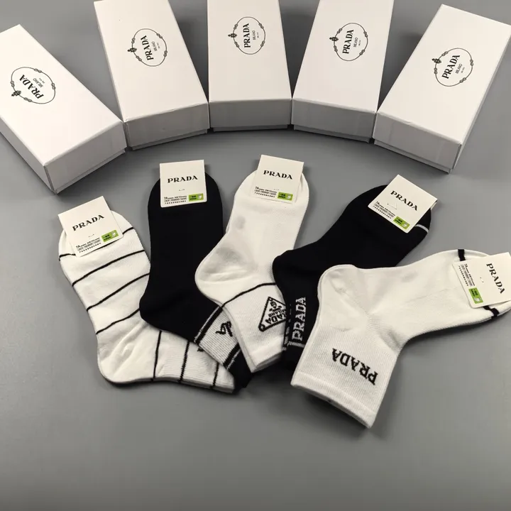 スーパーコピー プラダ 靴下