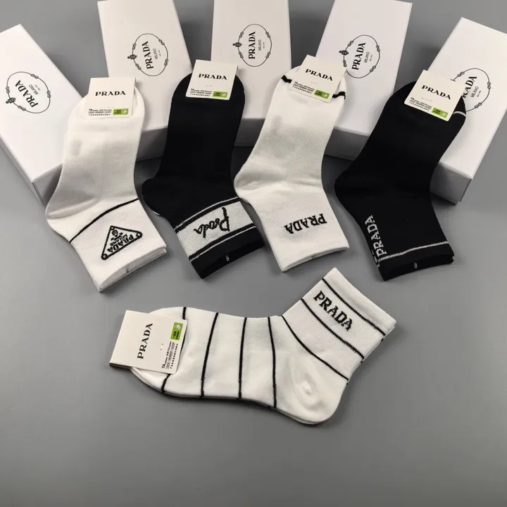 スーパーコピー プラダ 靴下