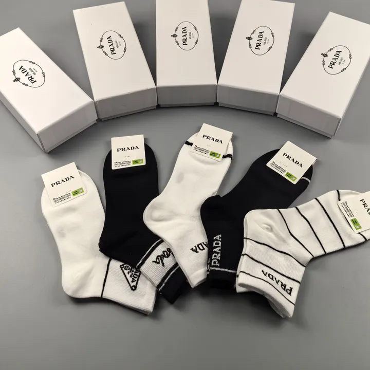 スーパーコピー プラダ 靴下
