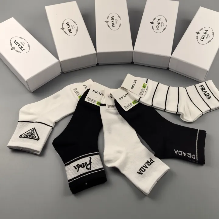 スーパーコピー プラダ 靴下