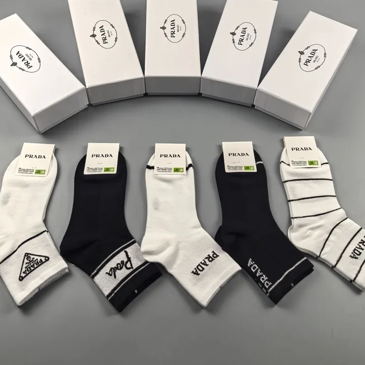 スーパーコピー プラダ 靴下