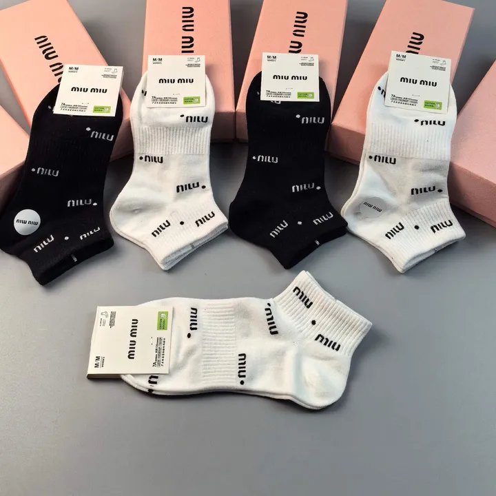 スーパーコピー ミュウミュウ 靴下