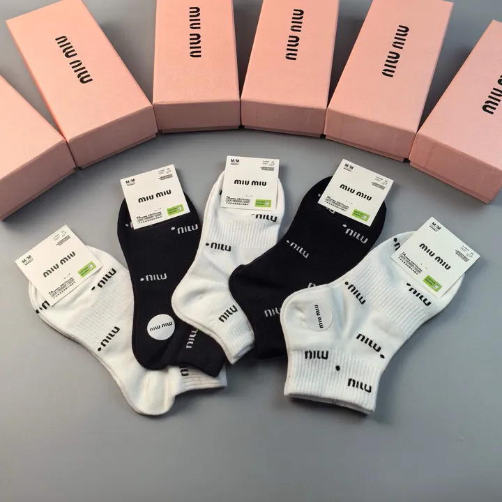 スーパーコピー ミュウミュウ 靴下