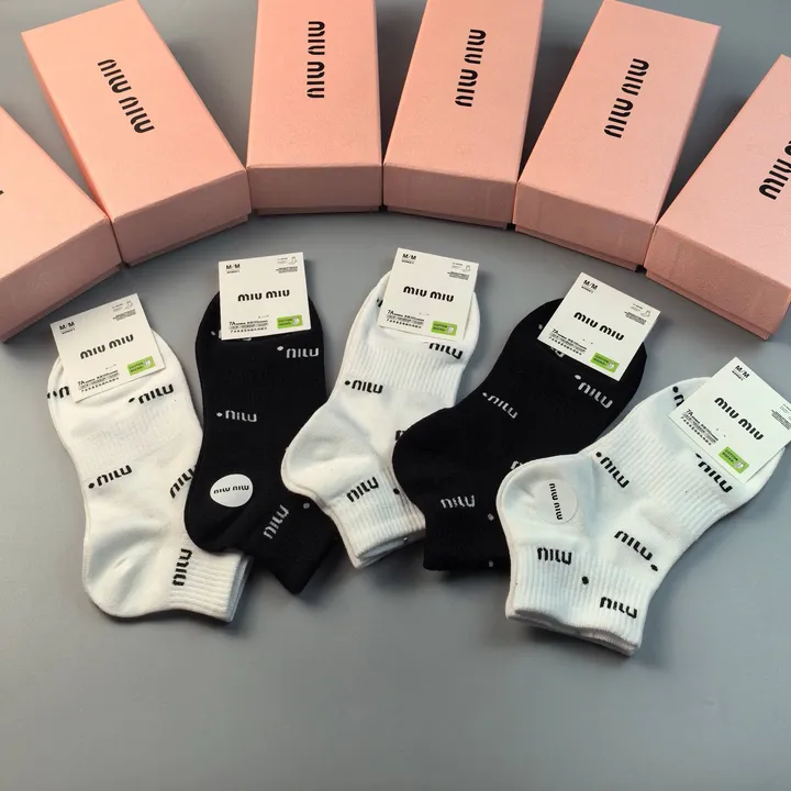 スーパーコピー ミュウミュウ 靴下