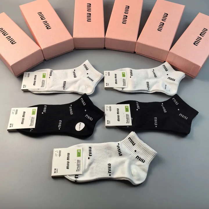 スーパーコピー ミュウミュウ 靴下