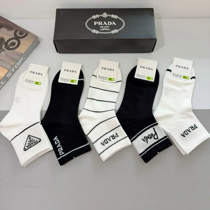 スーパーコピー プラダ 靴下