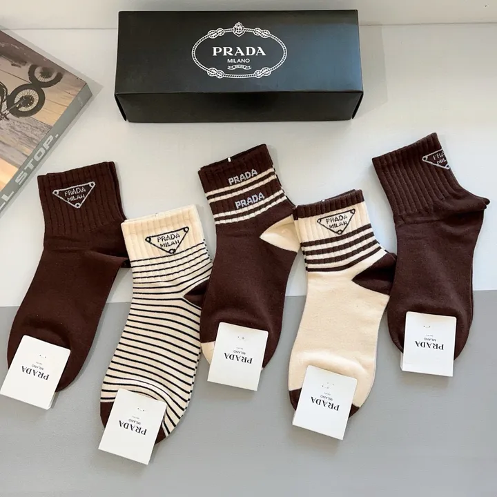 スーパーコピー プラダ 靴下