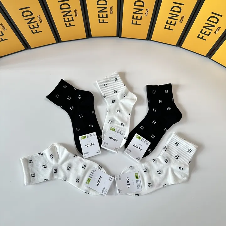 スーパーコピー フェンディ 靴下