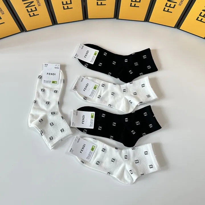 スーパーコピー フェンディ 靴下