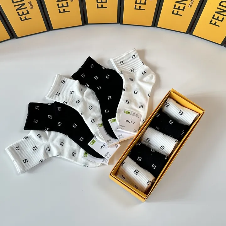 スーパーコピー フェンディ 靴下