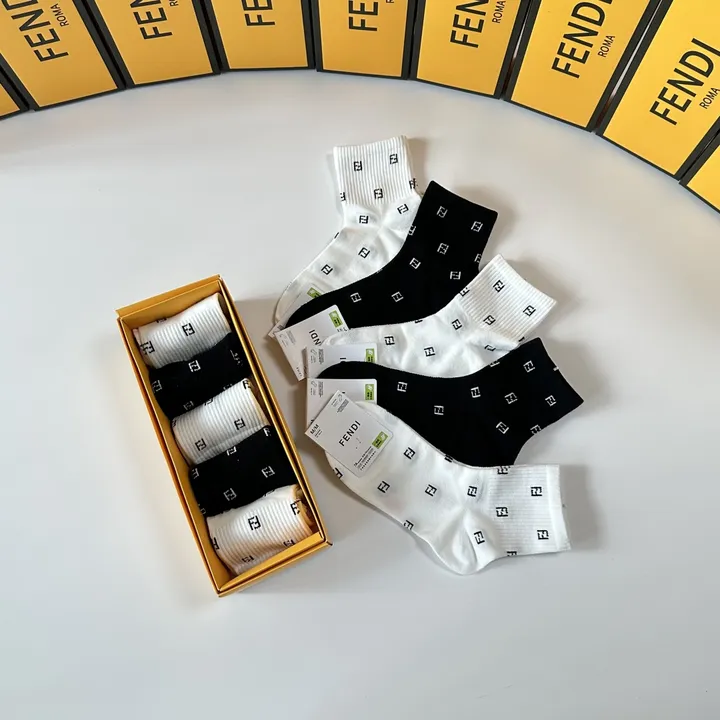スーパーコピー フェンディ 靴下