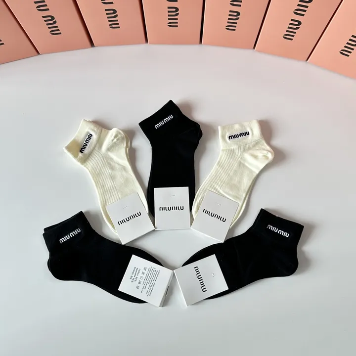 スーパーコピー ミュウミュウ 靴下