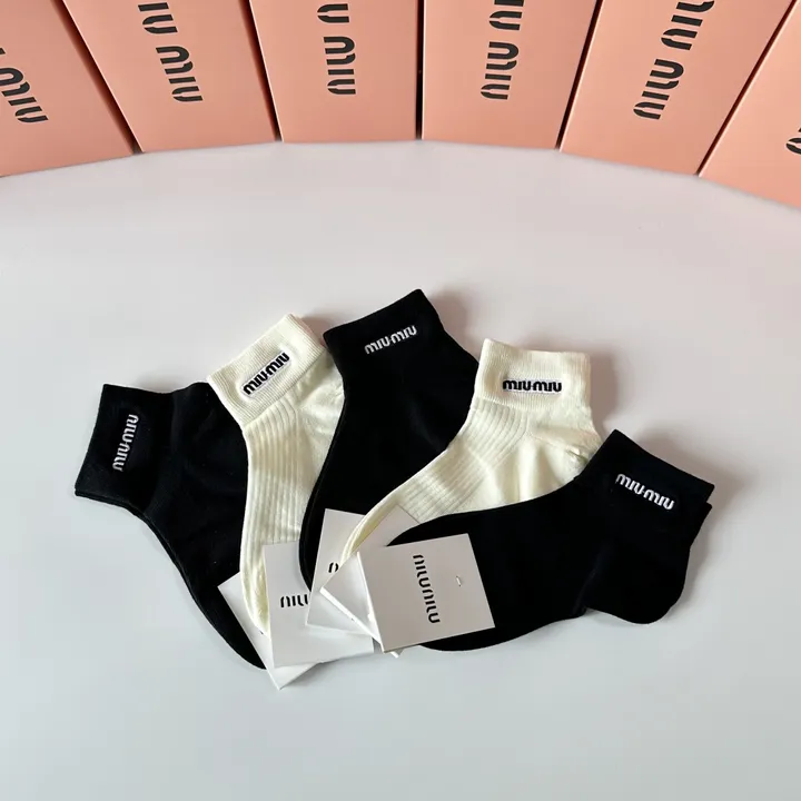 スーパーコピー ミュウミュウ 靴下