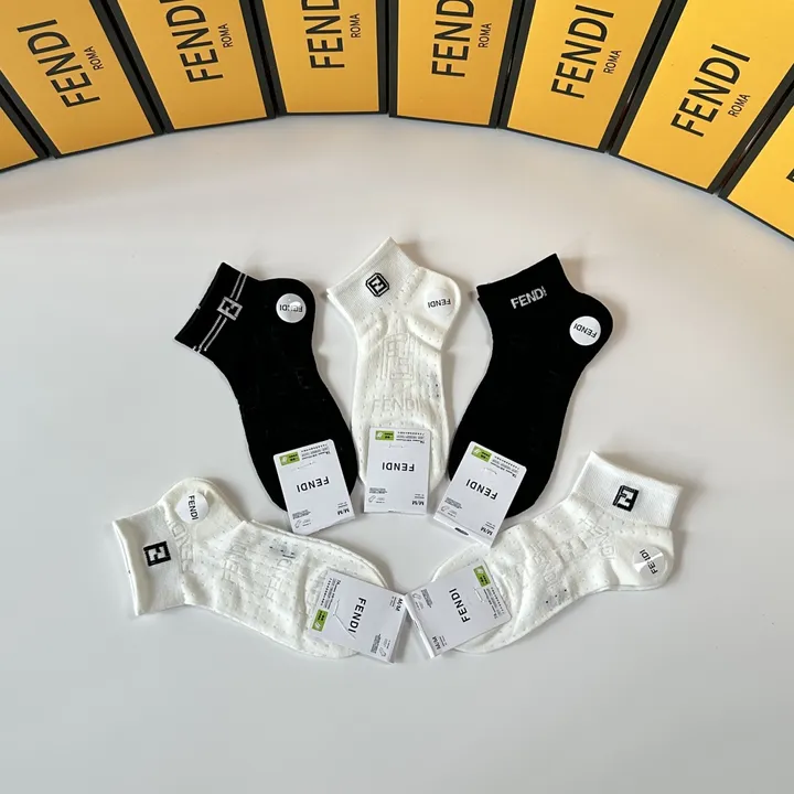 スーパーコピー フェンディ 靴下