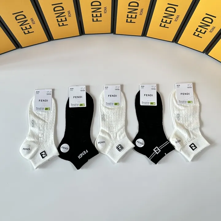スーパーコピー フェンディ 靴下