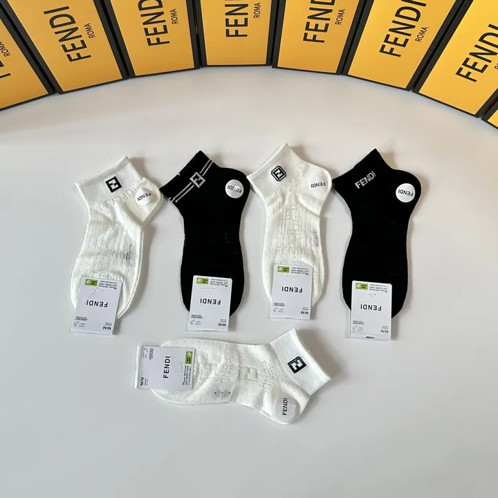 スーパーコピー フェンディ 靴下