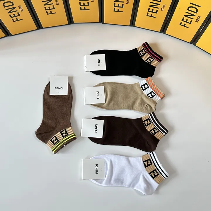スーパーコピー フェンディ 靴下