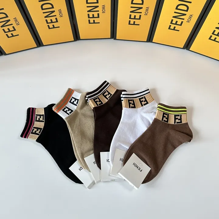 スーパーコピー フェンディ 靴下