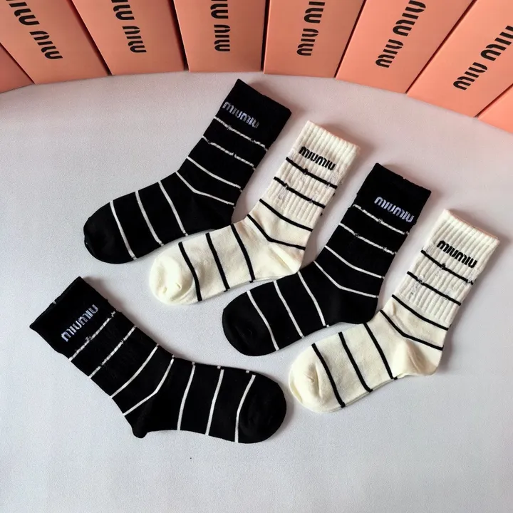 スーパーコピー ミュウミュウ 靴下