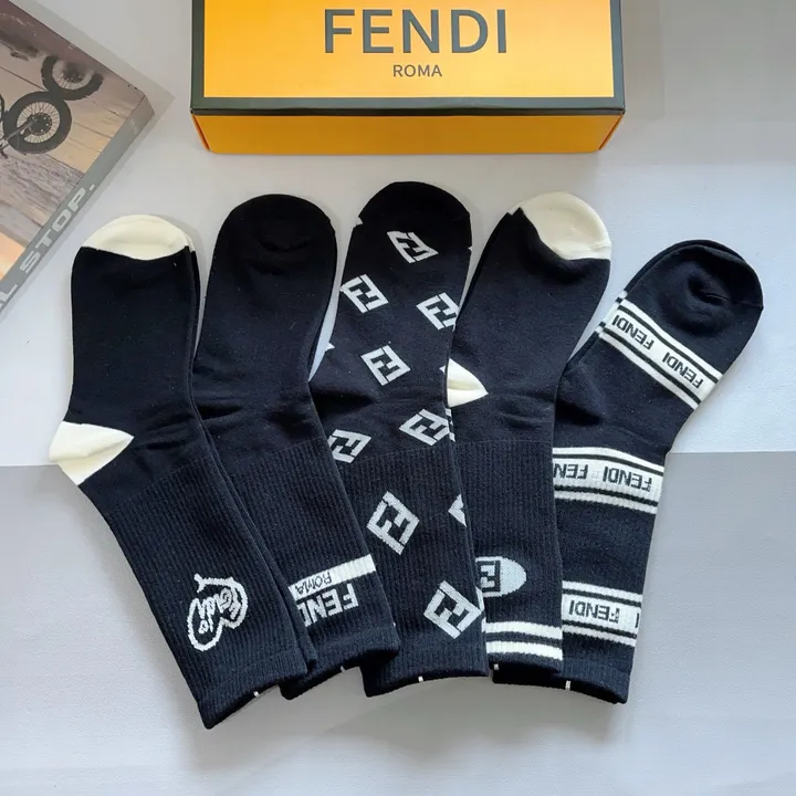 スーパーコピー フェンディ 靴下