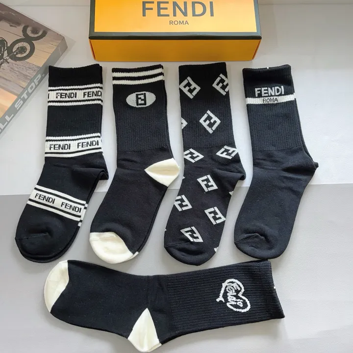 スーパーコピー フェンディ 靴下