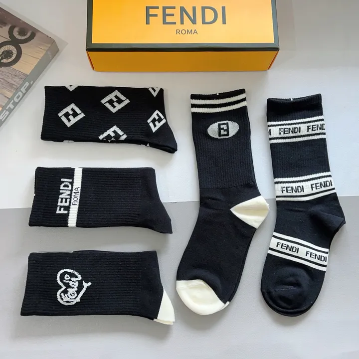 スーパーコピー フェンディ 靴下