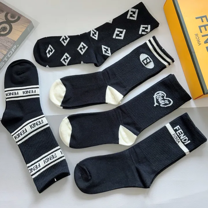 スーパーコピー フェンディ 靴下