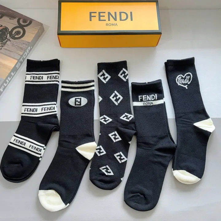 スーパーコピー フェンディ 靴下