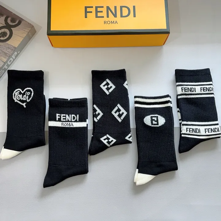 スーパーコピー フェンディ 靴下