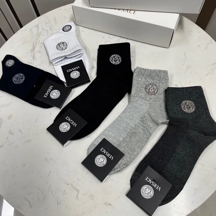 スーパーコピー ヴェルサーチ 靴下