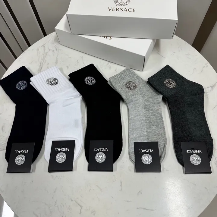 スーパーコピー ヴェルサーチ 靴下