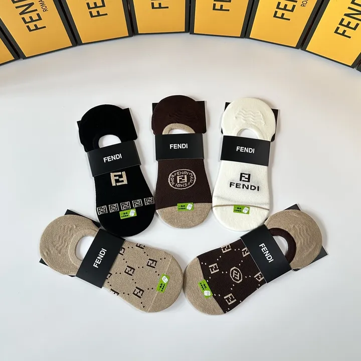 スーパーコピー フェンディ 靴下