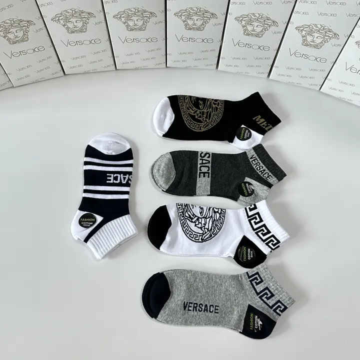 スーパーコピー ヴェルサーチ 靴下