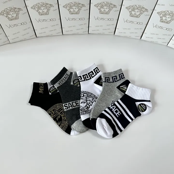 スーパーコピー ヴェルサーチ 靴下