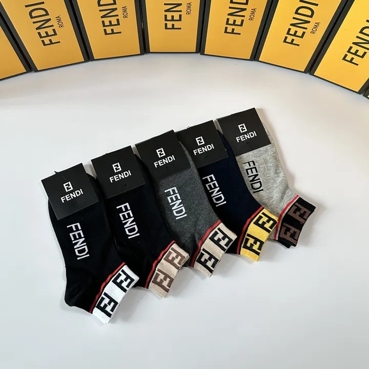 スーパーコピー ヴェルサーチ 靴下