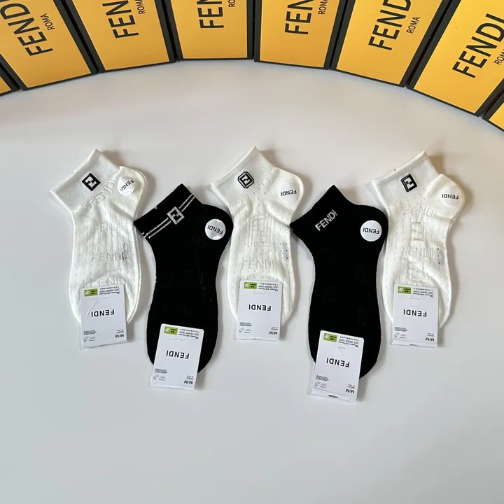 スーパーコピー フェンディ 靴下