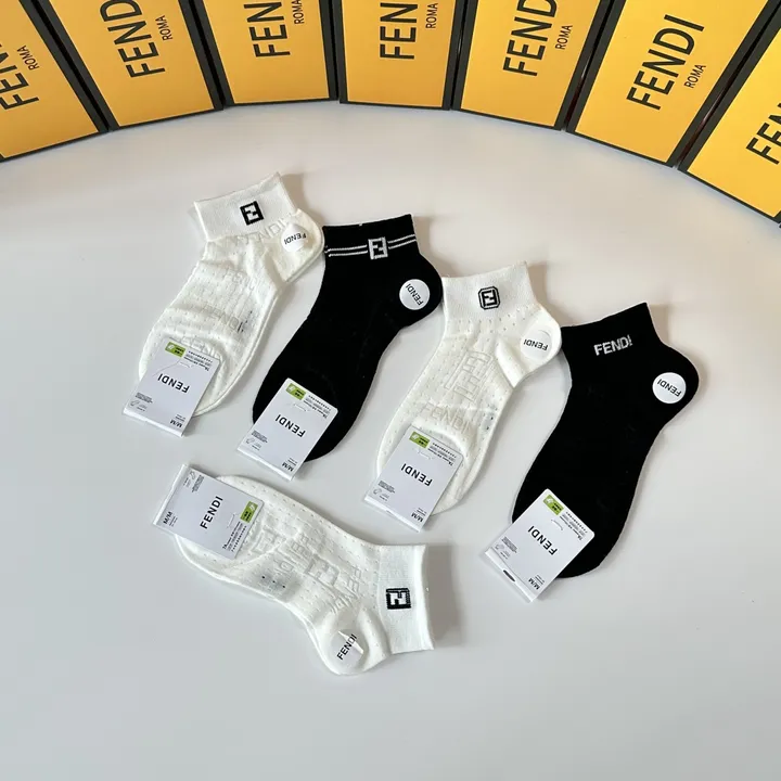スーパーコピー フェンディ 靴下