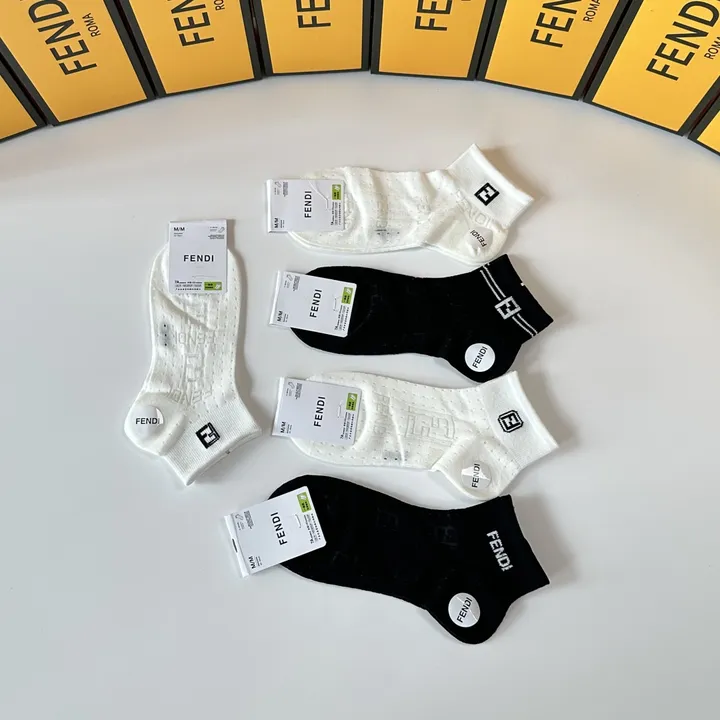 スーパーコピー フェンディ 靴下