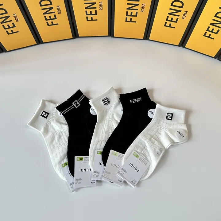 スーパーコピー フェンディ 靴下