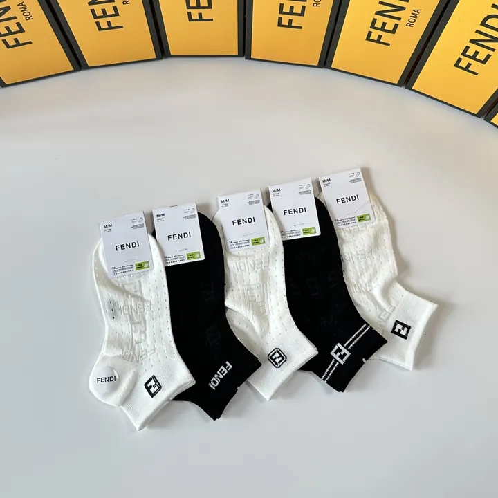 スーパーコピー フェンディ 靴下