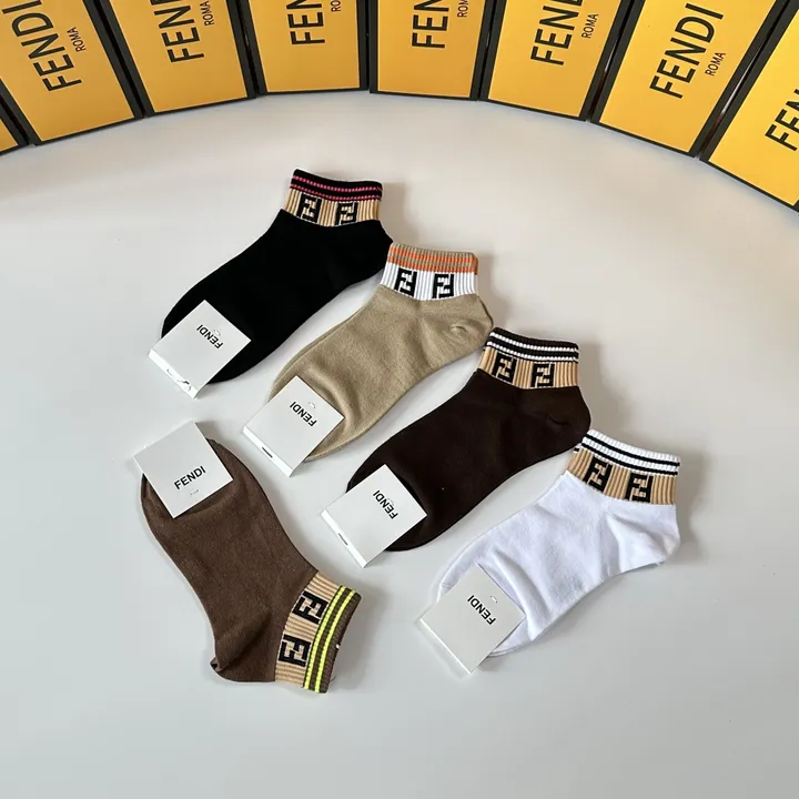 スーパーコピー フェンディ 靴下