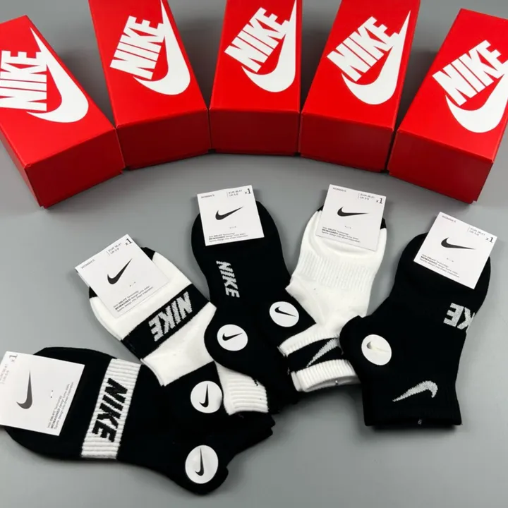 スーパーコピー ミュウミュウ 靴下