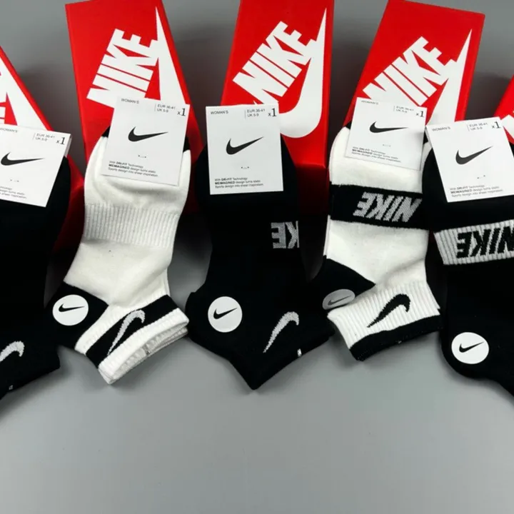 スーパーコピー ミュウミュウ 靴下